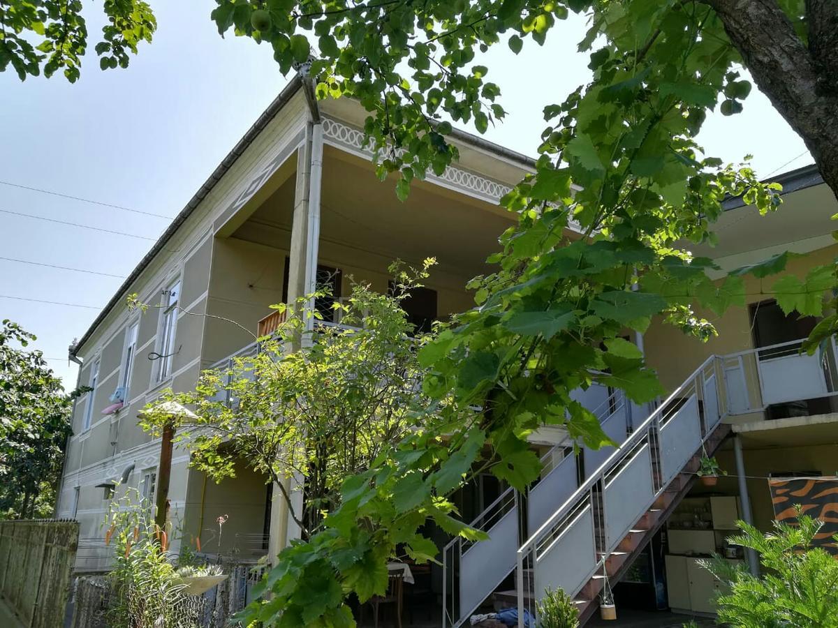 Guest House Of Givi Kobuleti Bagian luar foto