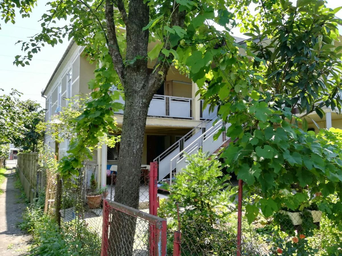 Guest House Of Givi Kobuleti Bagian luar foto