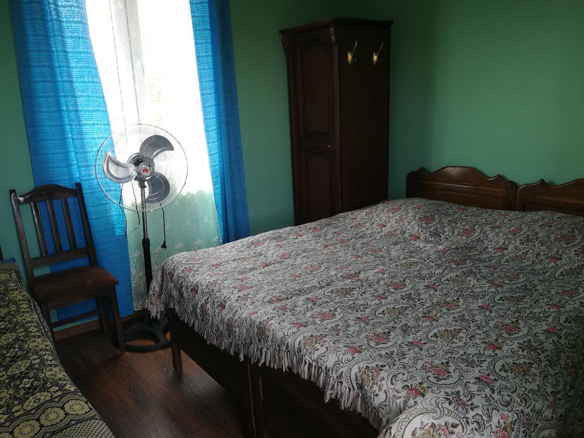 Guest House Of Givi Kobuleti Bagian luar foto