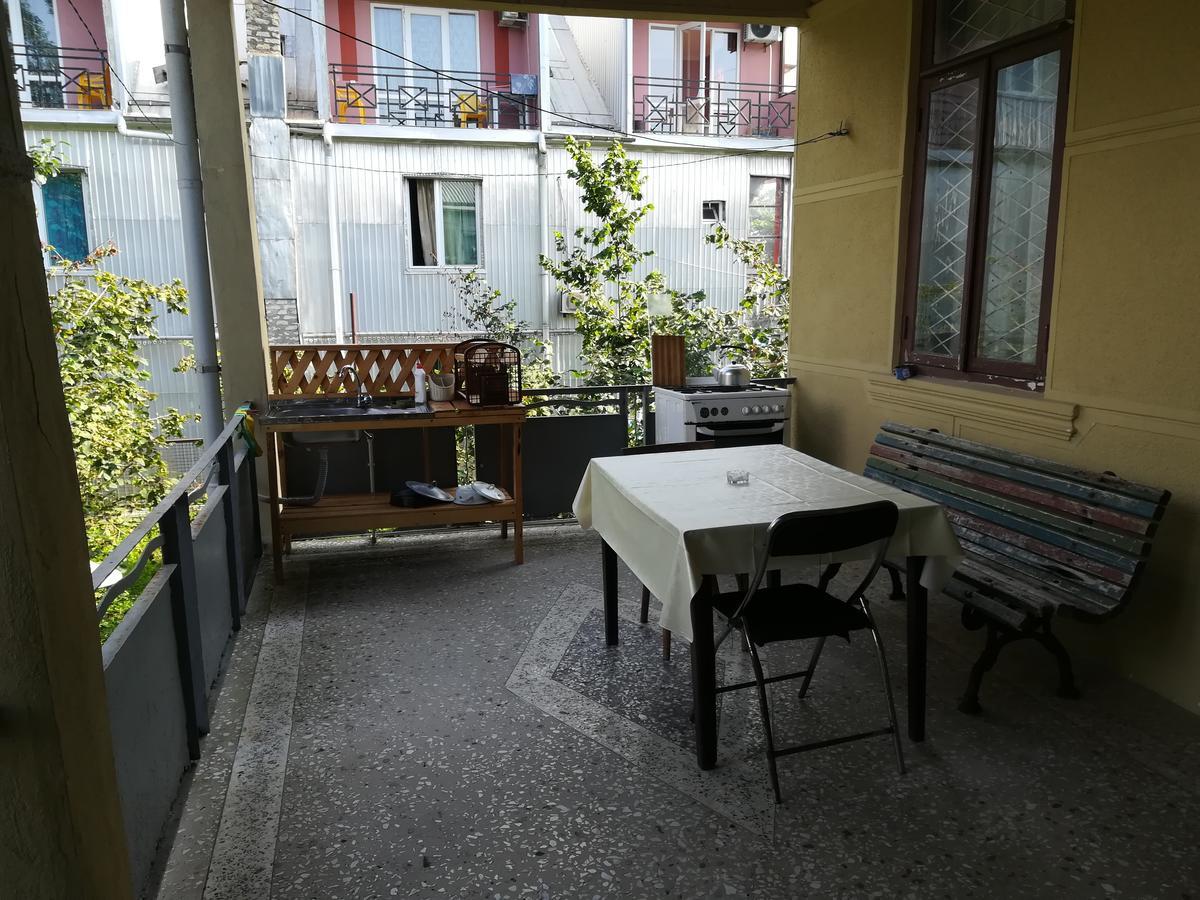 Guest House Of Givi Kobuleti Bagian luar foto